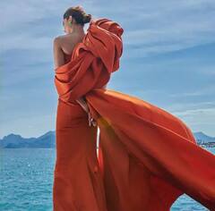 Cannes 2022: ਕਾਨਸ ਤੋਂ ਦੀਪਿਕਾ ਪਾਦੁਕੋਣ ਦਾ ਨਵਾਂ ਲੁੱਕ ਆਇਆ ਸਾਹਮਣੇ, ਆਰੇਂਜ ਕਲਰ ਦੀ ਡਰੈੱਸ 'ਚ ਮਚਾਈ ਤਬਾਹੀ