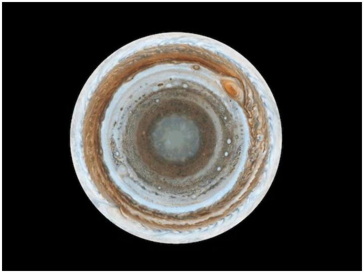 old image of jupiter taken by NASA Cassini spacecraft goes viral looks like plain dosa Watch: भारतीयों ने डोसा से की बृहस्पति की वायरल तस्वीर की तुलना, इंटरनेट पर मिले ऐसे रिएक्शन्स