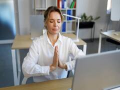 Yoga Poses for Stress Relief: बस 10 मिनट में आप दूर कर सकते हैं अपनी थकान, आजमाएं ये आसन