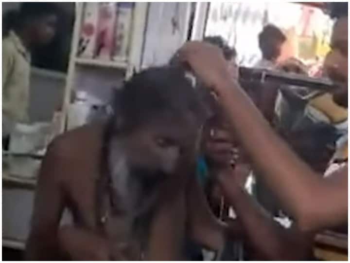 Sadhu misbehaved in Madhya Pradesh forcibly cut hair Viral Video: मध्य प्रदेश में साधु से हुई बदसलूकी, जबरन काटे बाल