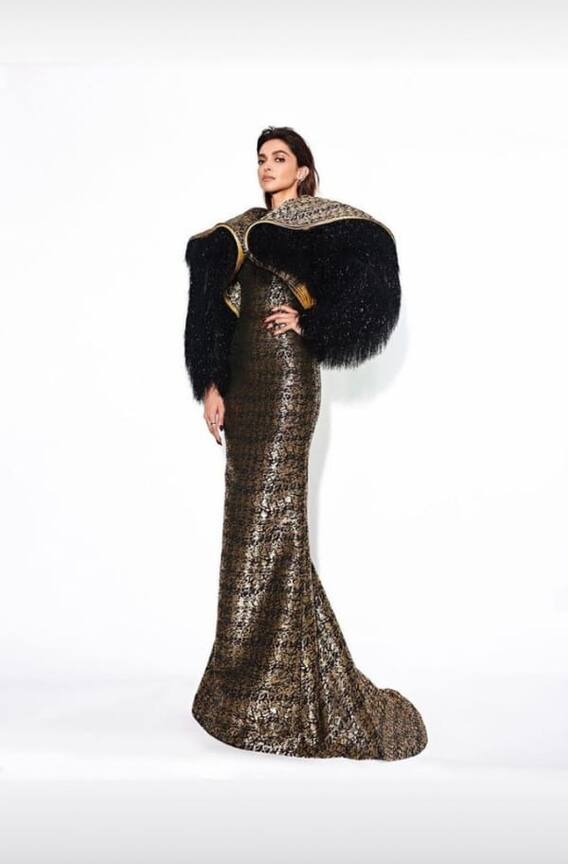 Deepika Padukon Cannes Look: कान्स से सामने आया दीपिका पादुकोण का नया लुक, ब्लैक एंड गोल्डन ड्रेस ने खींचा ध्यान