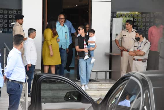 Airport Photos: करीना कपूर-सैफ अली खान दोनों बच्चों के साथ एयरपोर्ट पर हुए स्पॉट, करण जौहर के बर्थडे बैश में होंगे शामिल