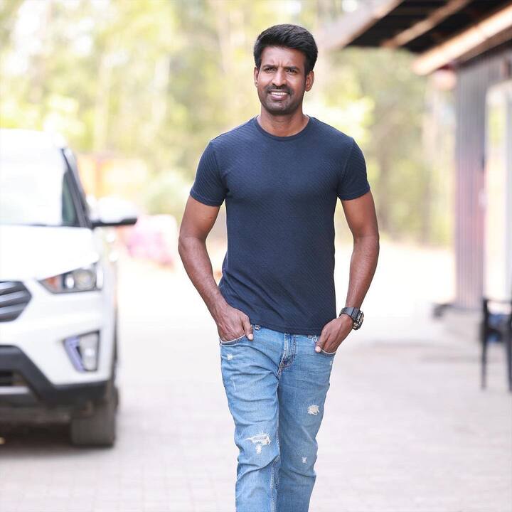 இடியினை கொட்டி தொடையினை தட்டி வென்றாயே நீ கரிகாலா