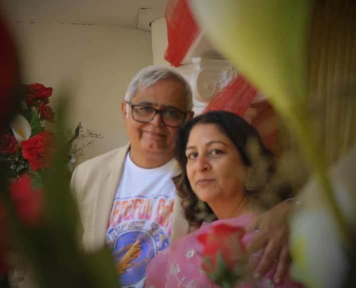 बॉलिवूडमधील प्रसिद्ध दिग्दर्शक हंसल मेहता (Hansal Mehta) हे 54 व्या वर्षी लग्नबंधनात अडकले आहेत.
