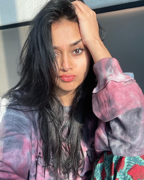 Tejasswi Prakash Photos: तेजस्वी प्रकाश ने अपनी स्माइल से जीता फैंस का दिल, करण कुंद्रा ने इस तरह किया रिएक्ट