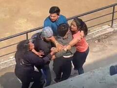 Raipur Viral Video News: रायपुर में मारपीट करती दो लड़कियों का वीडियो वायरल, ब्वायफ्रेंड पर हुई गुत्थमगुत्थी!