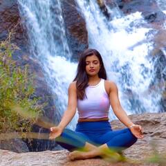 Actress Ashna Zaveri: ஆஸ்னா ஜவேரியின் அசத்தலான புகைப்படங்கள்