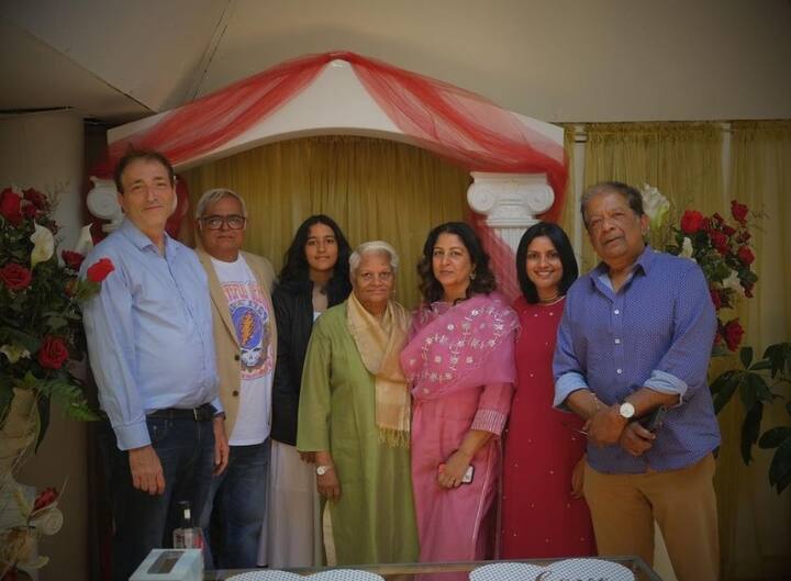 मनोज बाजपेयी, हुमा कुरेशी, विशाल भारद्वाज यांनी देखील हंसल मेहता यांना शुभेच्छा दिल्या.