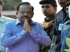 Video Shows BJP Leader Harsh Vardhan Walk Out Of Delhi LG Swearing-In Event Over 'Seating Arrangement'