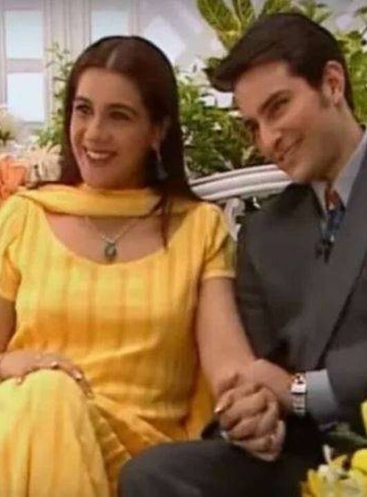 सैफ अली खान, अमृता सिंह को देखते ही उनके दीवाने हो गए थे और किसी भी तरह वे उनके करीब रहना चाहते थे.