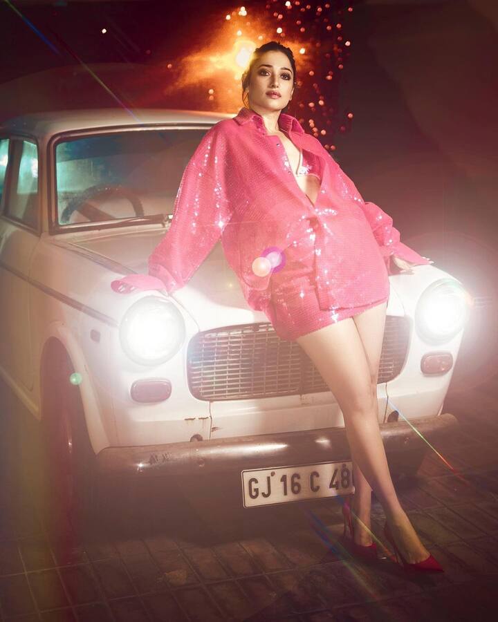 பிங்க் நிற ரோஸோ, தாமரைப்பூவோ....