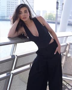 Cannes 2022 : रेड कार्पेटवर Amy Jackson चा जलवा, ब्लॅक गाऊनमध्ये ग्लॅमरस अदा