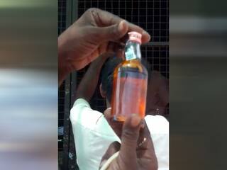 திண்டுக்கல் : அரசு டாஸ்மாக் கடையில் வாங்கிய மதுபாட்டிலில் இறந்த தவளை.. மதுபிரியர்கள் அதிர்ச்சி