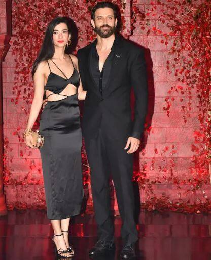 ਬਾਲੀਵੁੱਡ ਦੇ ਮਸ਼ਹੂਰ ਫਿਲਮ ਨਿਰਮਾਤਾਵਾਂ ਵਿੱਚੋਂ ਇੱਕ ਮੰਨੇ ਜਾਣ ਵਾਲੇ ਕਰਨ ਜੌਹਰ ਨੇ 25 ਮਈ ਨੂੰ ਆਪਣਾ 50ਵਾਂ ਜਨਮਦਿਨ ਮਨਾਇਆ। ਇਸ ਖਾਸ ਮੌਕੇ 'ਤੇ ਸਾਰੇ ਫਿਲਮ ਇੰਡਸਟਰੀਜ਼ ਬੈਸ਼ ਇਸ 'ਚ ਹਿੱਸਾ ਲੈਣ ਲਈ ਪਹੁੰਚੇ। ਪਰ ਜਿਸ ਜੋੜੀ ਨੇ ਸਭ ਤੋਂ ਵੱਧ ਲਾਈਮਲਾਈਟ ਲੁੱਟੀ ਉਹ ਸੀ ਰਿਤਿਕ ਰੋਸ਼ਨ ਅਤੇ ਸਬਾ ਆਜ਼ਾਦ।