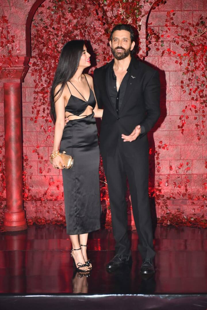 हालांकि अक्सर सबा आजाद और ऋतिक रोशन एक साथ स्पॉट किए जाते हैं. कभी-कभी तो सबा एक्टर और उनकी फैमली के संग भी टाइम स्पेंड करती हुई दिखाई देती हैं.