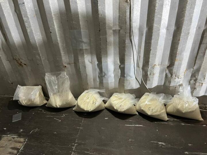 DRI seized 56 kg cocaine from a container from Kutch district of Gujarat Gujarat News: गुजरात के कच्छ जिले से DRI ने एक कंटेनर से जब्त किया 56 किलोग्राम कोकीन