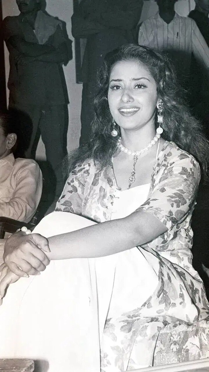 அரசியல் பின்புலத்தைக் கொண்டவர் மனிஷா. அவரது அப்பா