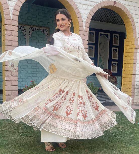 ਮਸਤਾਨੀ ਬਣੀ ਹਿਮਾਂਸ਼ੀ ਦੇ ਕਾਤਲਾਨਾ ਪੋਜ਼