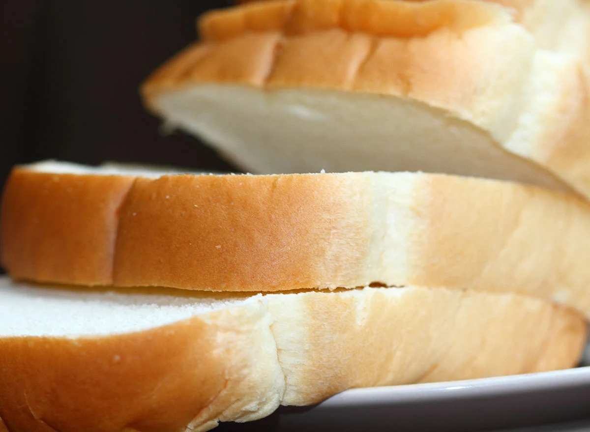Side effects of White bread dangerous Side effects of Eating white bread  White Bread Side Effects: ਰੋਜ਼ਾਨਾ ਨਾਸ਼ਤੇ 'ਚ ਖਾਂਦੇ ਹੋ ਵ੍ਹਾਈਟ ਬਰੈੱਡ! ਤੁਹਾਡੀ ਸਿਹਤ ਨੂੰ ਝੱਲਣਾ ਪੈ ਸਕਦਾ ਨੁਕਸਾਨ