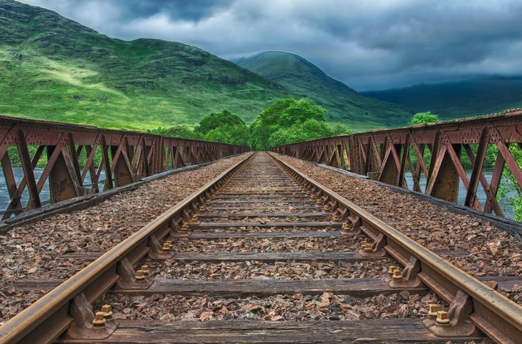 why-stone-use-in-railway-track-science-behind-it-railway