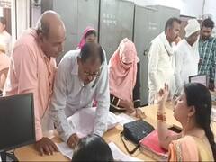 UP: Ballia में अब तक 3 हजार लोग सरेंडर कर चुके हैं राशन कार्ड, जानें क्यों परेशान हो रहे हैं कुछ लोग