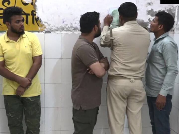 Agra News UP News Four students offer Namaz in Taj Mahal get bail, case filed in Tajganj ps Agra News: ताजमहल में नमाज अदा करने पर हैदराबाद के चार छात्रों पर दर्ज हुआ था केस, मिली जमानत