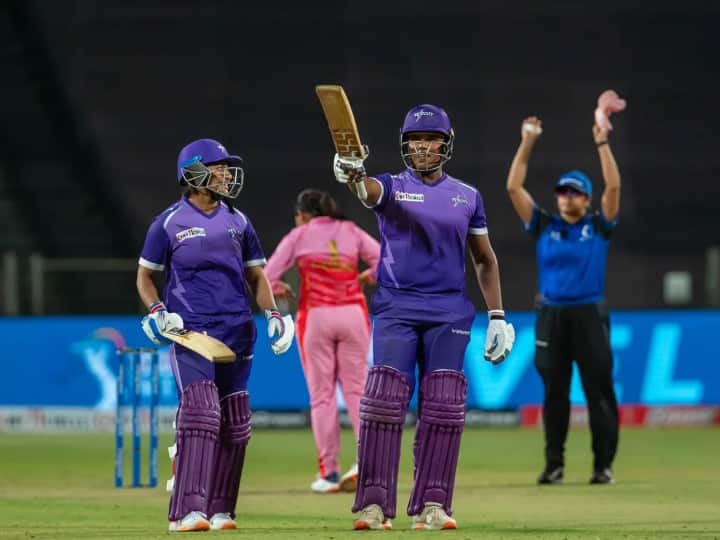 Women's T20 Challenge 2022 Velocity qualified for final ट्रेलब्लेजर्सने सामना जिंकला, पण पराभूत होऊनही व्हेलोसिटीची फायनलमध्ये धडक 