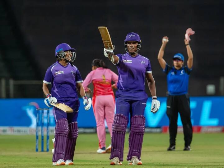 Women's T20 Challenge 2022 Velocity qualified for final ट्रेलब्लेजर्सने सामना जिंकला, पण पराभूत होऊनही व्हेलोसिटीची फायनलमध्ये धडक 