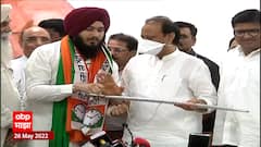 Ajit Pawar : तलवार धाखवल्यानं नेत्यांविरोधात गुन्हे, अजित पवारांनी तलवार बाहेर काढण टाळलं