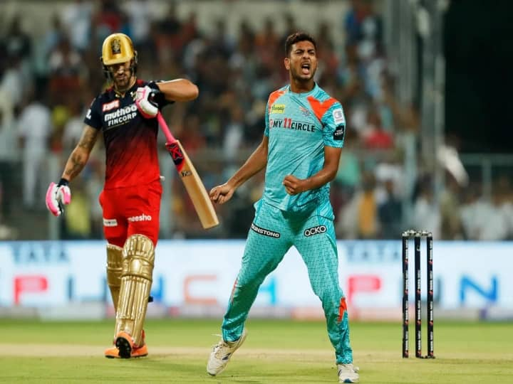 LSG bowler Mohsin Khan dismissed Royal Challengers Bangalore captain Faf du Plessis for a golden duck Watch Video: मोहसिन खान ने RCB के कप्तान फाफ डू प्लेसिस को गोल्डन डक पर किया आउट, देखें वीडियो