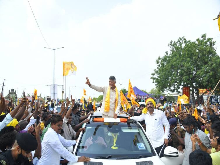 TDP Chief Chandrababu rally TDP conducting Mahanadu tomorrow Chandrababu Ongole Rally : భారీ ర్యాలీగా ఒంగోలుకు చంద్రబాబు, రేపటి మహానాడుకు తరలివస్తున్న టీడీపీ శ్రేణులు