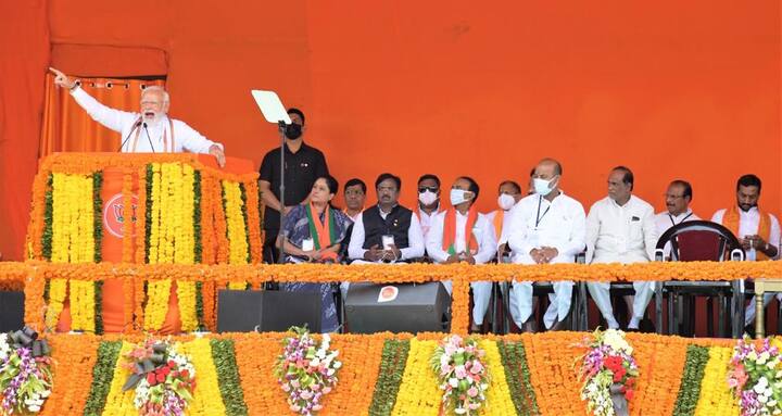 బహిరంగ సభలో ప్రసంగిస్తున్న ప్రధాని మోదీ