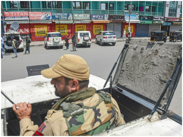 Jammu-Kashmir Terrorists are helped by providing WiFi hotspots Srinagar police interrogated the suspects Jammu-Kashmir: आतंकियों को WiFi Hot-Spot देकर की जा रही थी मदद, श्रीनगर पुलिस ने संदिग्धों से की पूछताछ