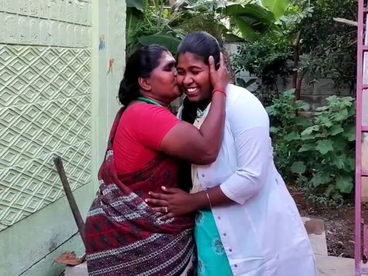 The doctor became the daughter of a fishmonger. 24 வருடங்களுக்கு முன்பு கணவர் உயிரிழப்பு: மீன் கழுவி மகளை மருத்துவராக்கிய மயிலை ரமணி!