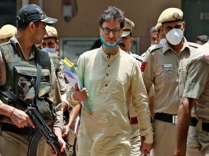 J&K Police Arrest 10 Accused For Stone Pelting And Anti-National Sloganeering Outside Yasin Malik's Home 10 Arrested For Stone Pelting And Anti-National Sloganeering Outside Yasin Malik's Home: J&K Police