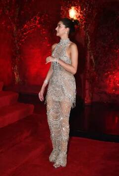 ਟ੍ਰਾਂਸਪੇਰੈਂਟ ਗਾਊਨ ਪਹਿਨ ਪਾਰਟੀ 'ਚ ਛਾਈ ਅਨ੍ਹੰਨਿਆ ਪਾਂਡੇ, ਪੈਪਰਾਜ਼ੀ ਨੂੰ ਦਿੱਤੇ ਅਜਿਹੇ ਪੋਜ਼