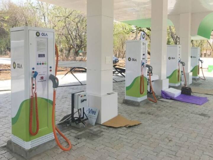 Delhi News: Charging stations for electric vehicles will be built at three places in Delhi Delhi News: दिल्ली में तीन स्थानों पर बनेंगे इलेक्ट्रिक वाहनों के चार्जिंग स्टेशन, दिल्ली वन ऐप पर मिलेगी जानकारी