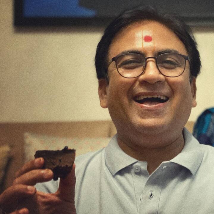 दिलीप जोशीने स्वतः एकदा एका मुलाखतीत सांगितले होते की, तेव्हा ते ज्या मालिकेत काम करायचे ती मालिका बंद झाली. त्यामुळे जवळपास एक वर्ष त्यांच्याकडे कोणतेही काम नव्हते. त्यानंतर त्यांनी अभिनय क्षेत्र सोडण्याचा देखील निर्णय घेतला होता. पण नंतर त्यांना 'तारक मेहता का उल्टा चष्मा' या मालिकेती ऑफर मिळाली आणि त्याचे संपूर्ण नशीब पलटले.(photo:maakasamdilipjoshi/ig)