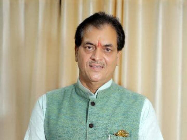 Uttrakhand Rishikesh Municipal Corporation put up posters on the birthday of Minister Premchand Agarwal ann Uttarakhand News: ऋषिकेश नगर निगम ने मंत्री प्रेमचंद अग्रवाल के जन्मदिन पर लगाए पोस्टर, अब फिजूलखर्ची पर उठे सवाल