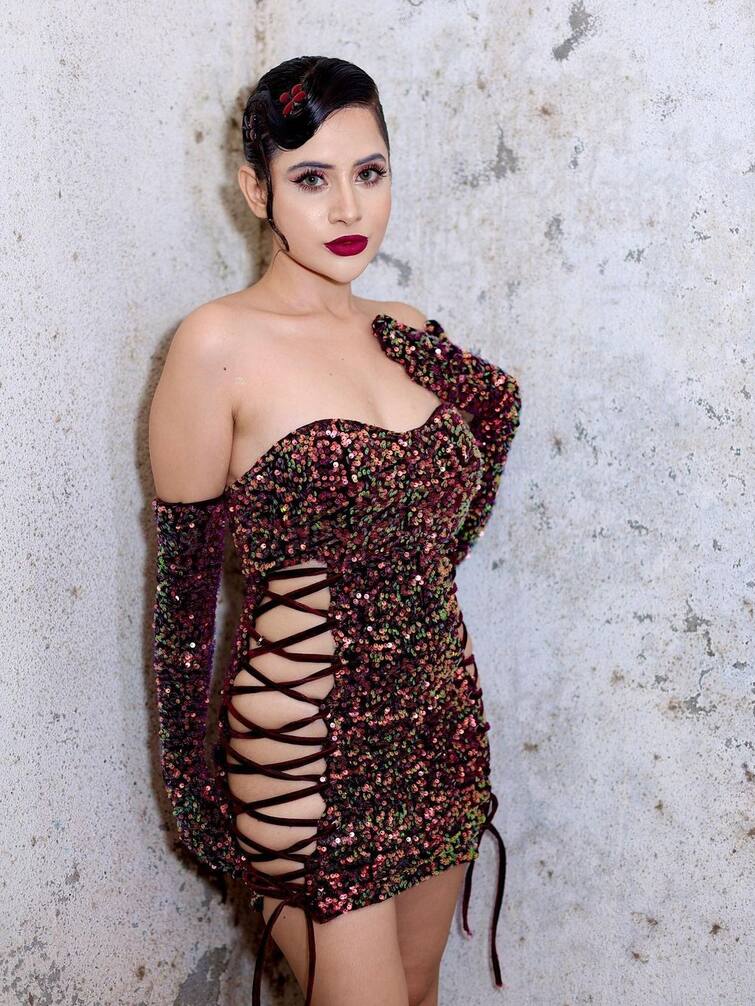 again actress urfi javed hot dress pictures viral on internet અતરંગી કપડામાં ઉર્ફીનો ફરી એકવાર હૉટ અંદાજ, શોર્ટ કટઆઉટ ડ્રેસમાં તસવીરો વાયરલ