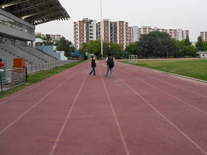 IAS officer Sanjeev Khirwar and his wife Rinku Dugga, who brought a dog to the stadium, were transferred by the Home Ministry DELHI : ખેલાડીઓની પ્રેક્ટિસ સમયે સ્ટેડિયમમાં કુતરાને લઇ આવેલા IAS અધિકારી પતિ-પત્નીની બદલી, બંનેને અલગ અલગ રાજ્યમાં મોકલ્યા