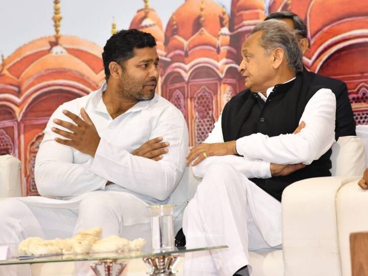 Rajasthan Minister Ashok Chandna on Congress Political Crisis Said little things happen Rajasthan Political Crisis: अशोक गहलोत के मंत्री अशोक चांदना बोले- जब परिवार बड़ा हो तो...