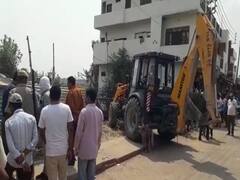 Azamgarh में चला बुलडोजर, सड़क के किनारे से हटाया गया अतिक्रमण, अधिकारियों ने कही बड़ी बात 