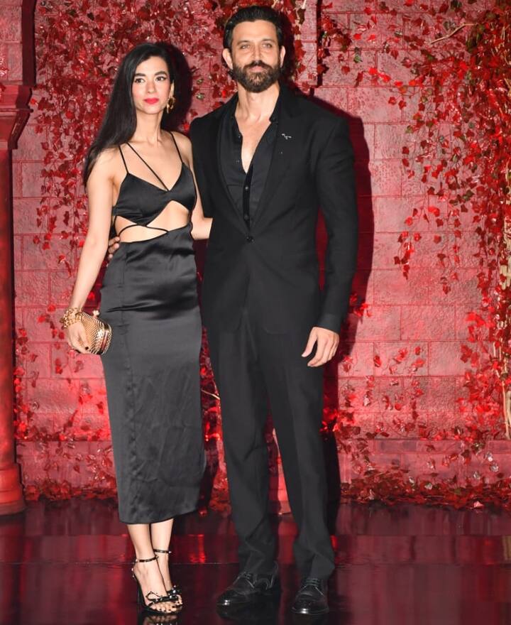 ऋतिक रोशन और सबा आजाद के बीच की केमिस्ट्री को देख इस कपल के शादी की चर्चाएं तेज हो चुकी हैं. हालांकि अभी तक ऋतिक और सबा ने ऑफिशियल तौर पर अपने रिश्ते को लेकर कोई घोषणा नहीं की है.