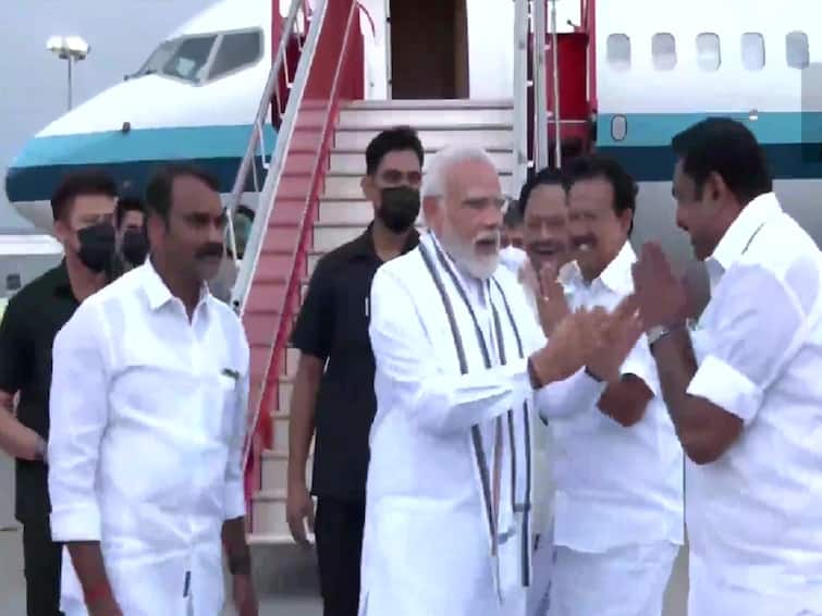 PM Modi Chennai Visit DMK leaders, Tamil Nadu Ministers Duraimurugan, Ponmudi present on PM Modi arrival Chennai Airport PM Modi Chennai Visit: முகம் மலர்ந்து வரவேற்ற திமுக அமைச்சர்கள்..  கேஷூவலாக கடந்த பிரதமர் மோடி..!