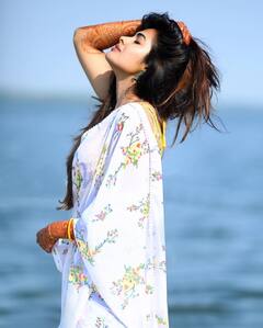 Biggboss Divi Photos: చక్కని చీరలో అందాల దివి