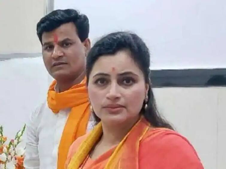 navneet rana and ravi rana will recite hanuman chalisa in nagpur tomorrow with conditional permission given by commissioner of police nagpur   राणा दाम्पत्याला हनुमान चालिसा पठणाची परवानगी, अटींचे पालन करून उद्या नागपुरात होणार पठण 