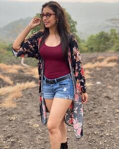 In PiCS: पंजाबी एक्ट्रेस Navneet Kaur Dhillon ने सोशल मीडिया पर लगाया ग्लैमर का तड़का, अदाएं देख फैन्स हुए फिदा