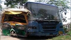 Haridevpur:হরিদেবপুরে সরকারি বাসের সঙ্গে অটোর মুখোমুখি সংঘর্ষ, মৃত্যু অটো চালকের।Bangla News