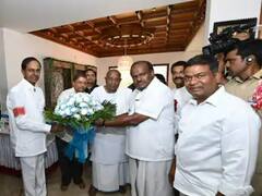 KCR Meets Deve Gowda, Discuss Topics Of 'National Importance'